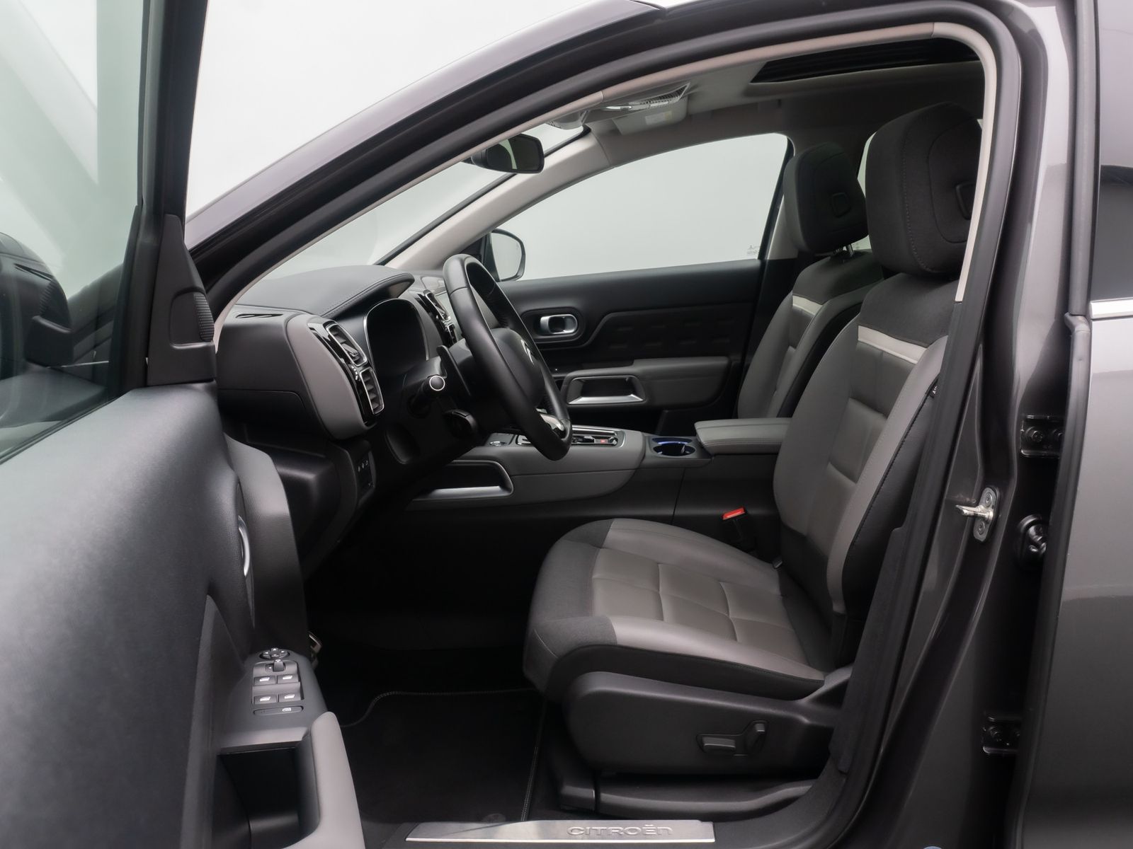 Fahrzeugabbildung Citro&euml;n C5 Aircross SHINE 360&deg;ACC Panorama AHK 19" Voll