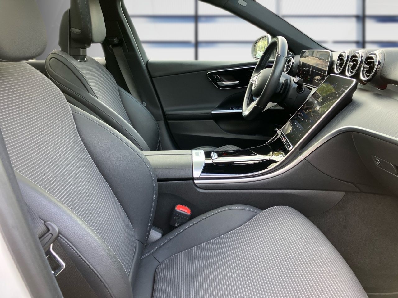 Fahrzeugabbildung Mercedes-Benz C 400 e 4M Avantgarde Pano DigitalL Burmester 36