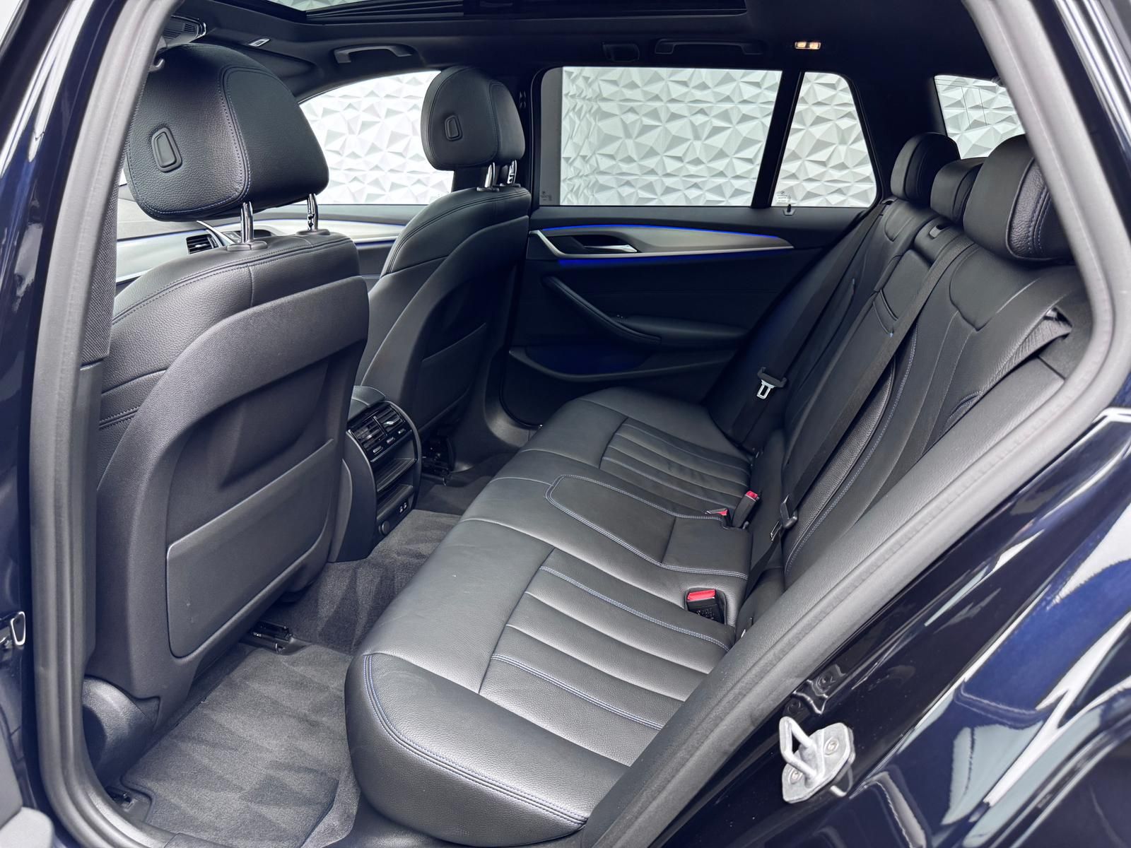 Fahrzeugabbildung BMW 520d M-PAKET/ACC/PANO/HUD/DA+/KEYL/LED/R-CAM/DAB