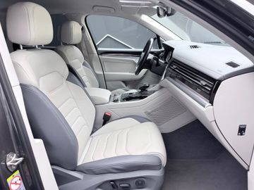 Volkswagen Touareg - 11