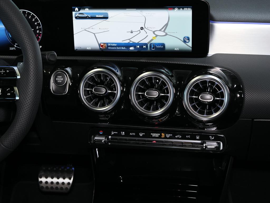 Mercedes-Benz A 250 e AMG NIGHT PANO MULTIBEAM DISTRONIC 360°