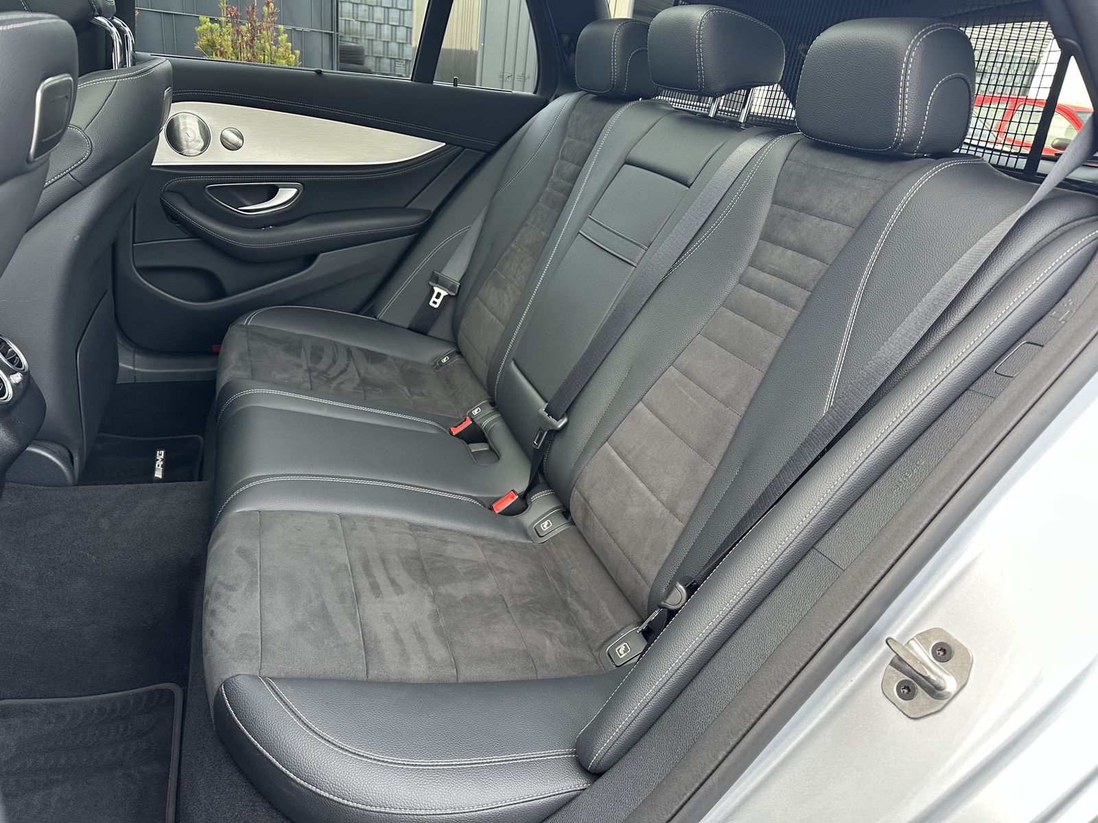 Fahrzeugabbildung Mercedes-Benz E 300de T AMG-Line NAV+LED+PANO+BURMESTER+DISTRO