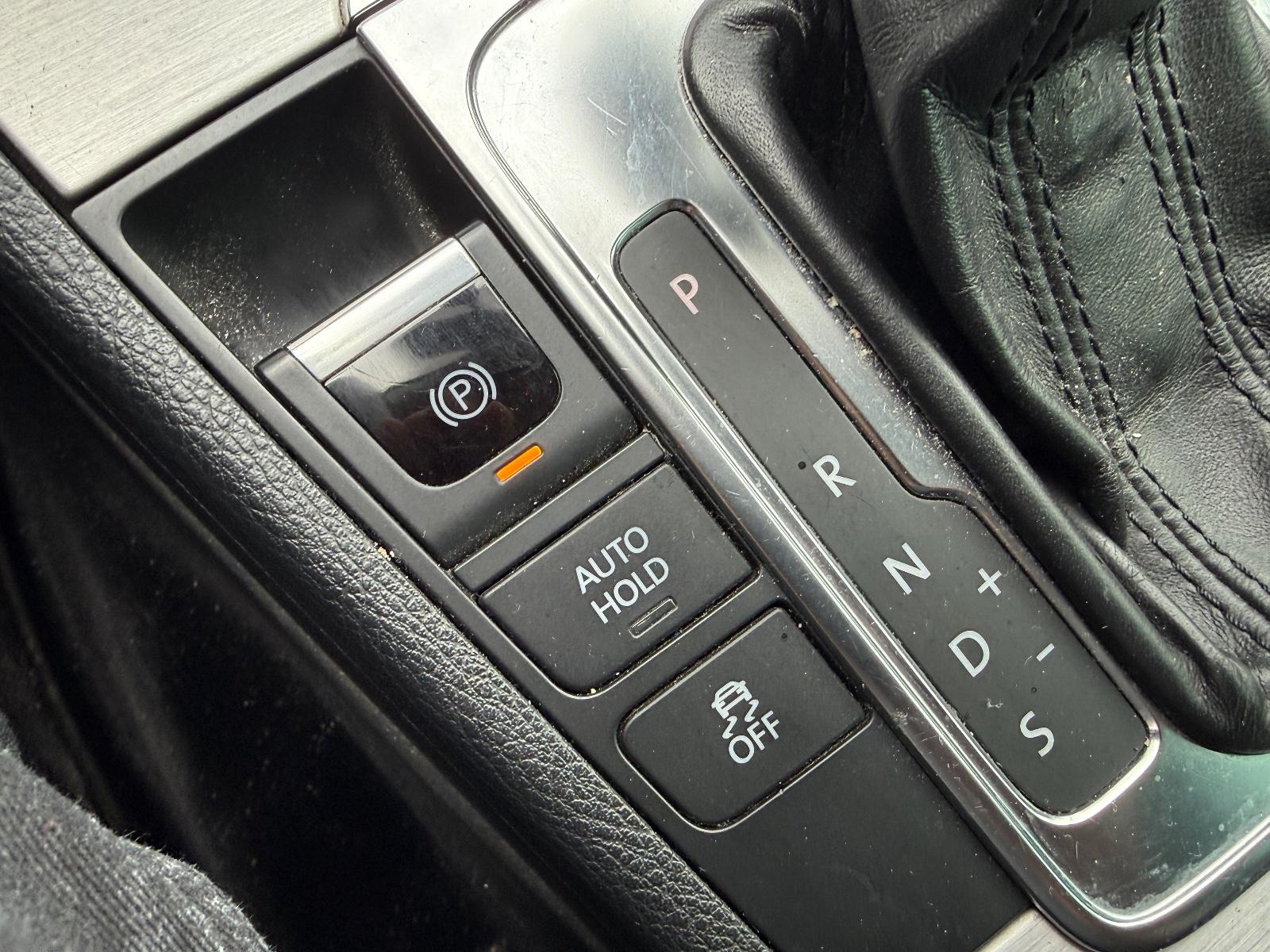 Volkswagen Passat 2011 — photo 15