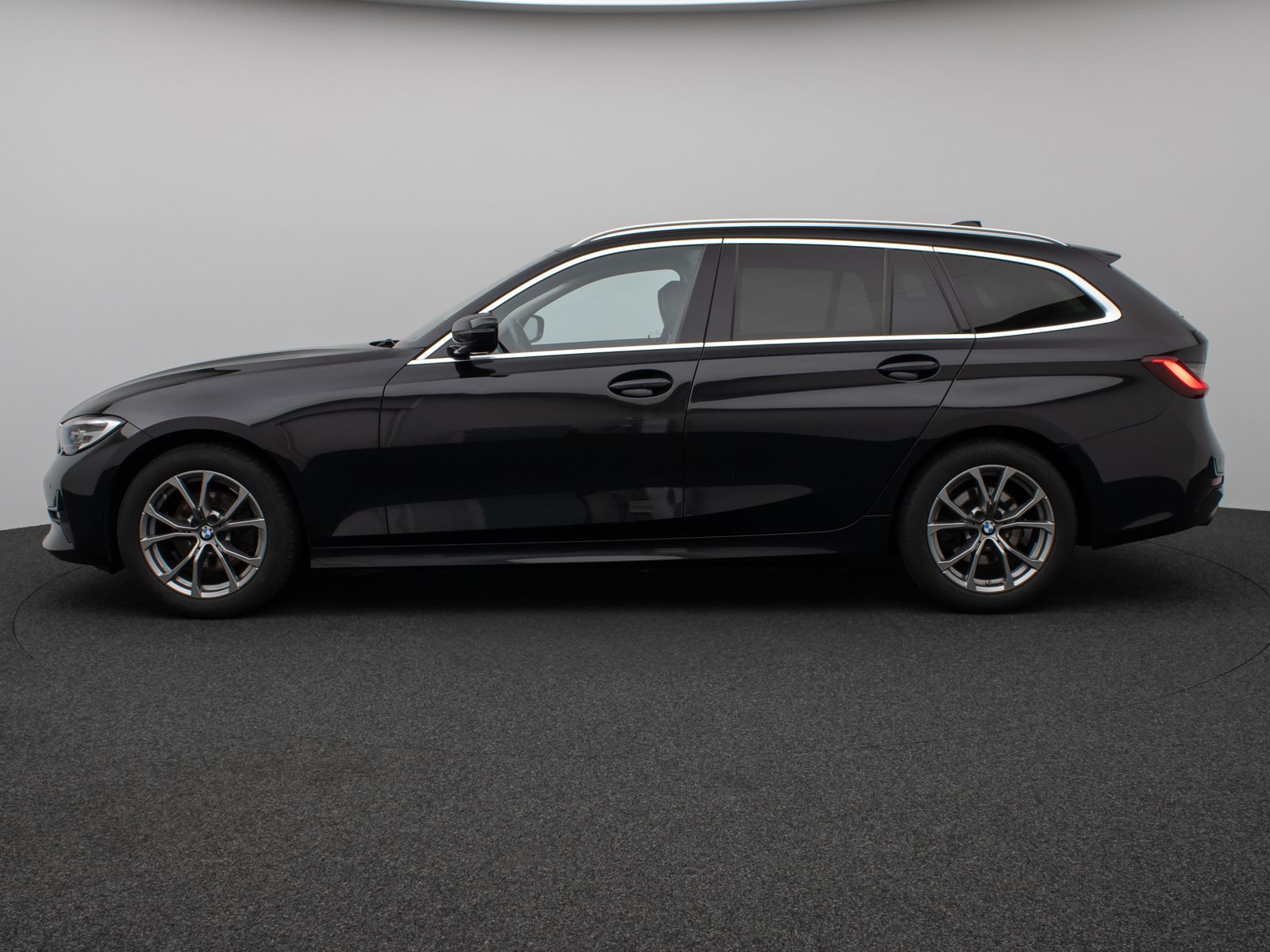 Fahrzeugabbildung BMW 320d SportLine Panorama DAB HiFi Stop&Go Komfort