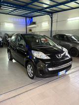 Peugeot 107 AUTOMATICA 1.0 BENZ 68CV 5 porte - gebrauchte Peugeot 107 aus dem Jahr 2011