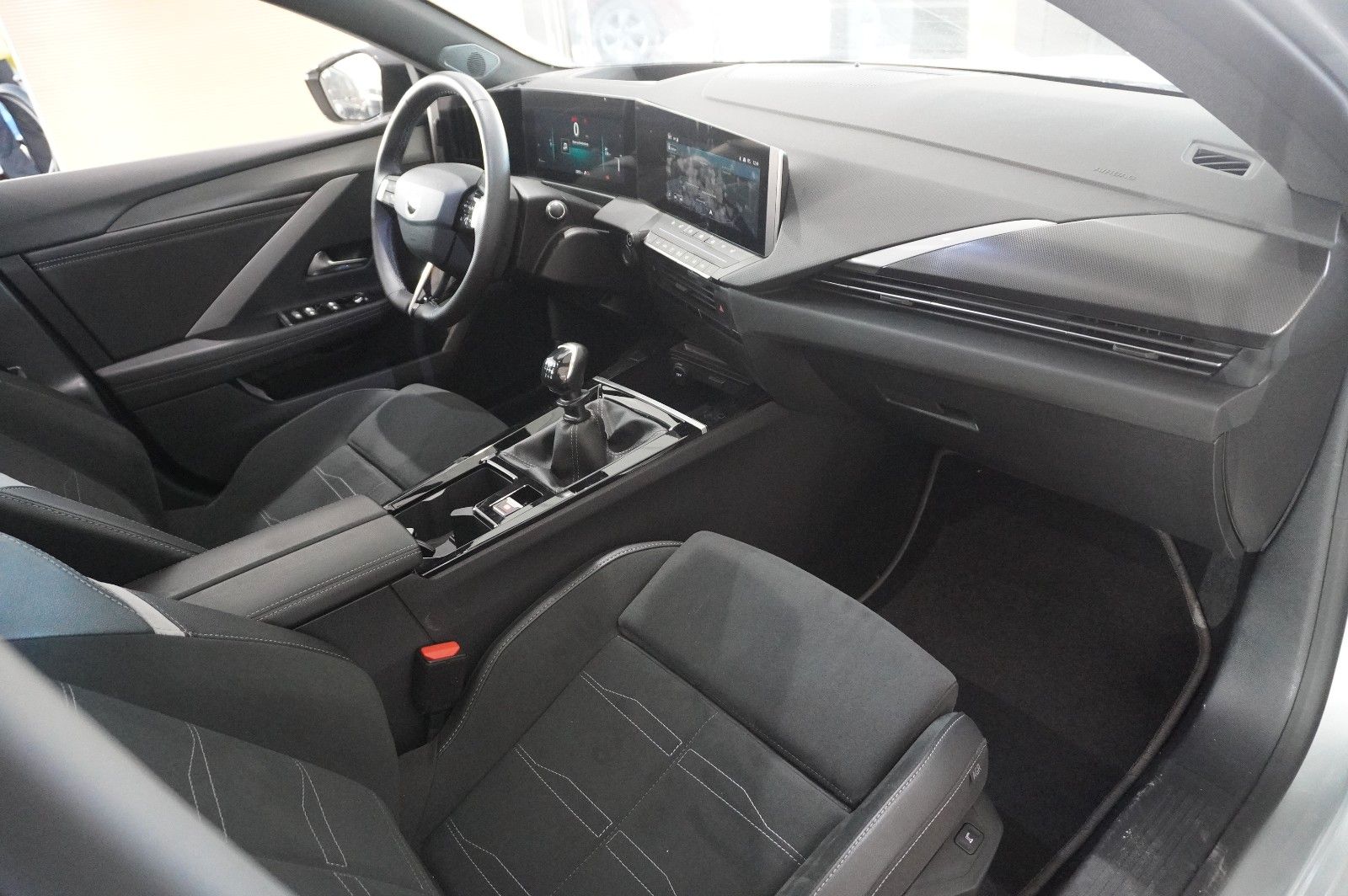 Fahrzeugabbildung Opel Astra L ST 1.2T GS SPORT NAVI/LED/360°/PANO./HUD