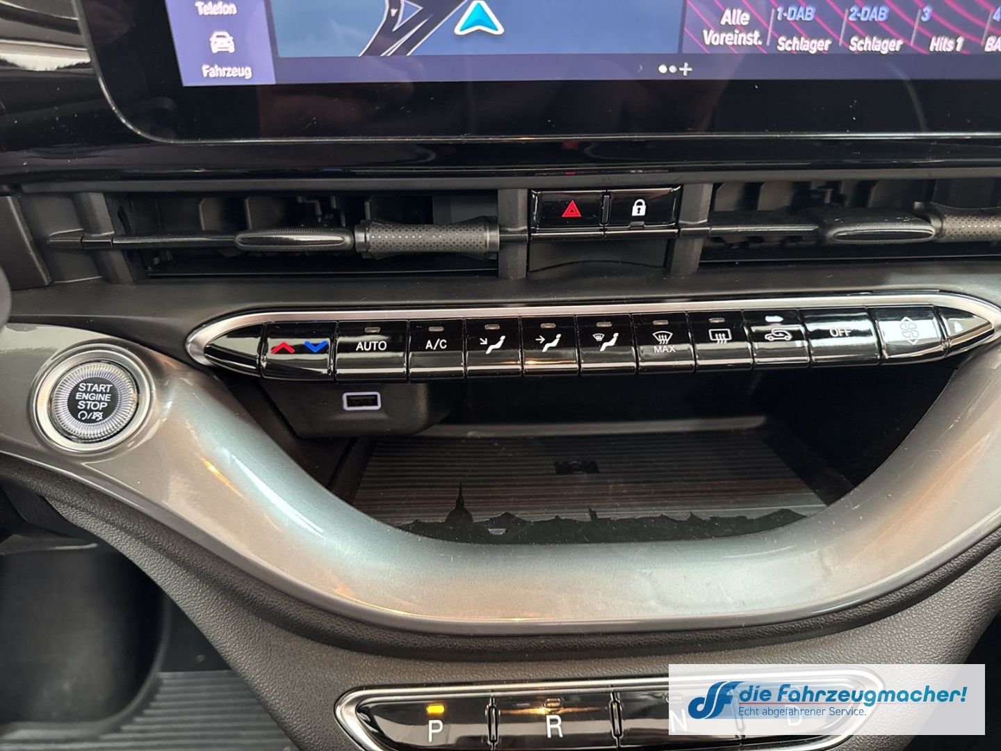 Fahrzeugabbildung Fiat 500 e Navi Soundsystem Apple CarPlay Android Au