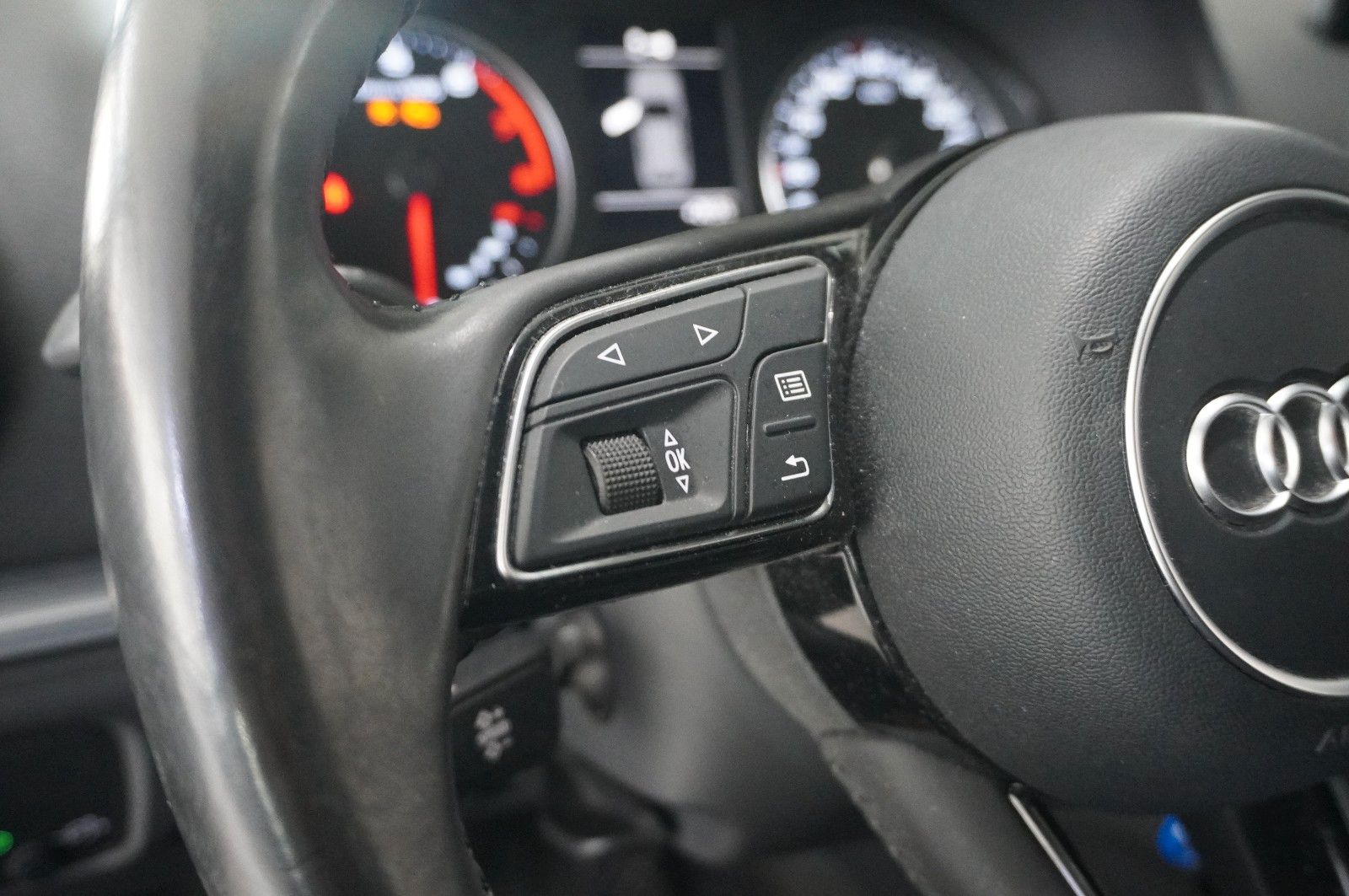 Fahrzeugabbildung Audi A3 Sportback 1.4 TFSI SPORT NAVI/SH/BI-XENON/PDC