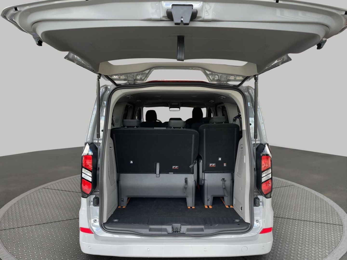 Fahrzeugabbildung Ford Tourneo Custom Bus 320 L1 Titanium FWD Titanium