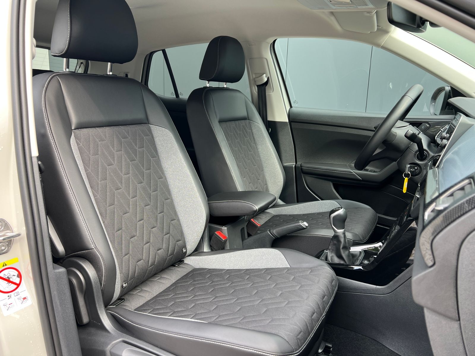 Fahrzeugabbildung Volkswagen T-Cross Goal 1.0 l TSI *LED, ACC, Navi, Kamera,