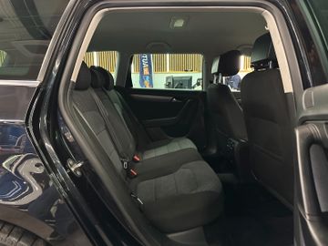 MYAUTOCENTER – Gebraucht- und Jahreswagen mit Werkstattservice in Pfaffenhofen Volkswagen Passat Variant Comfortline BlueMotion *AHK*Klima