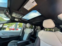 TOYOTA Sienna Hybrid XLE 7-Sitzer