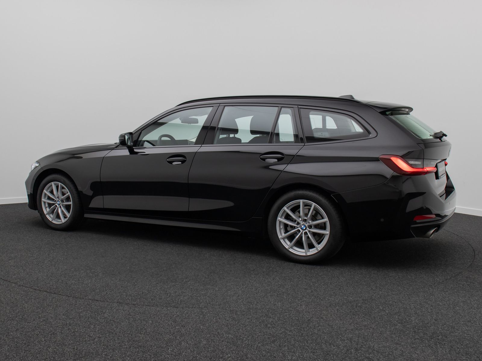 Fahrzeugabbildung BMW 318i Alarm GeschwindigRe DAB Kamera Sportlenkrad