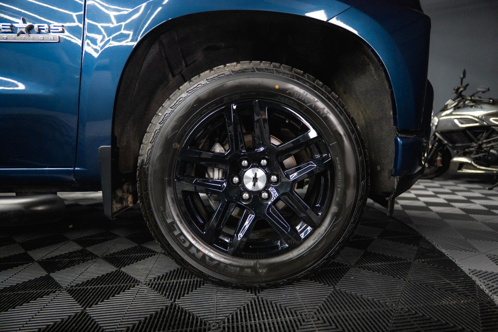 Fahrzeugabbildung Chevrolet Silverado 5.3L V8 4x4 RST Limited ZZ1 NightPaket