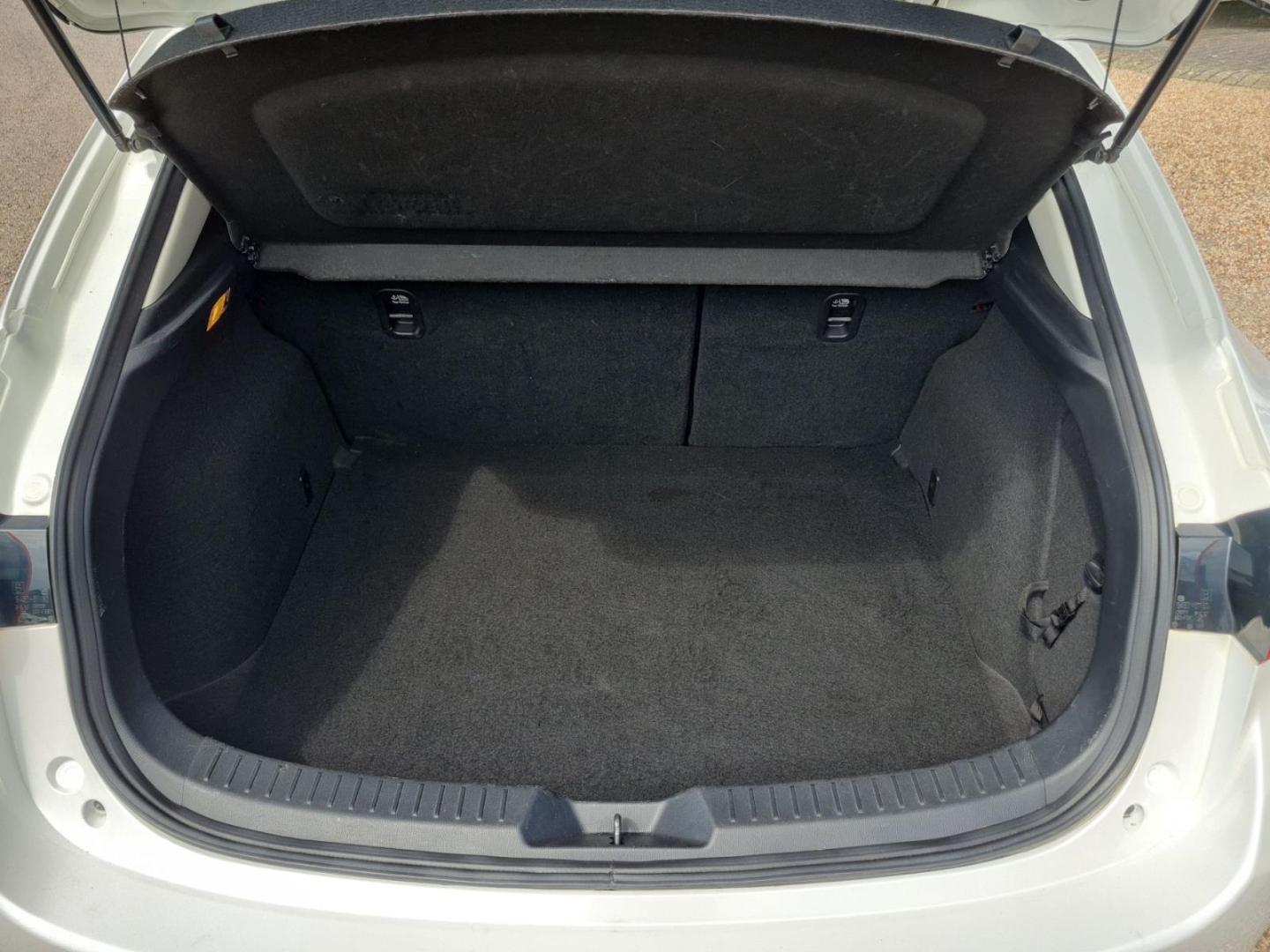 Mazda 3 Center-Line er 2.0  LED-Tagfahrlicht