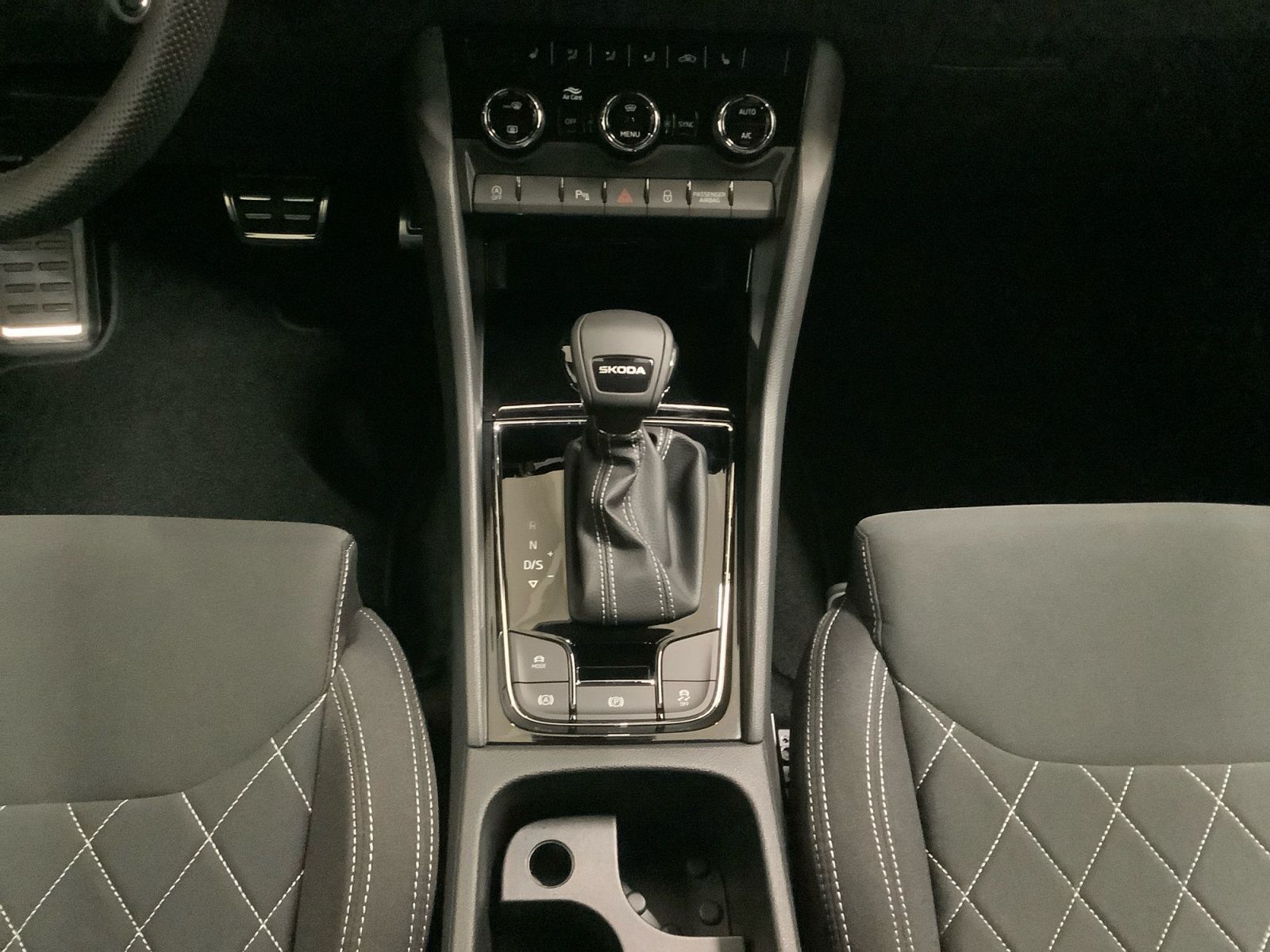 Karoq Sportline TDI 110 kW DSG NAVI LED AHK