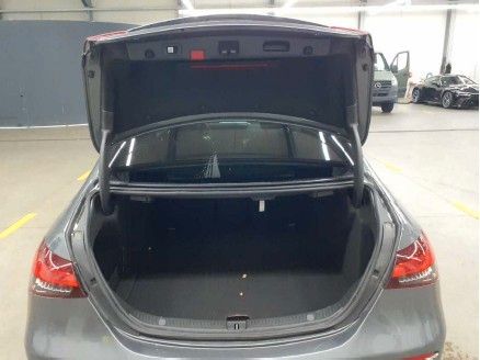 Fahrzeugabbildung Mercedes-Benz E 220d Avantgarde+Distr+Pano+AHK+MultiB+Ambiente