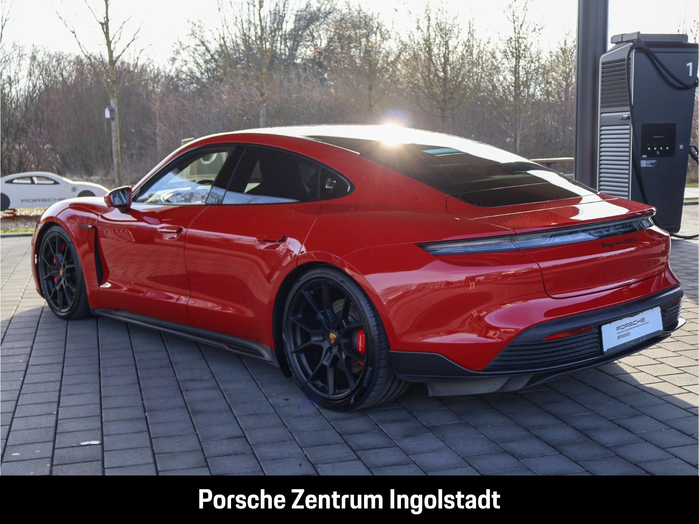 Porsche Taycan GTS Panorama Beifahrerdisplay Wärmepumpe 