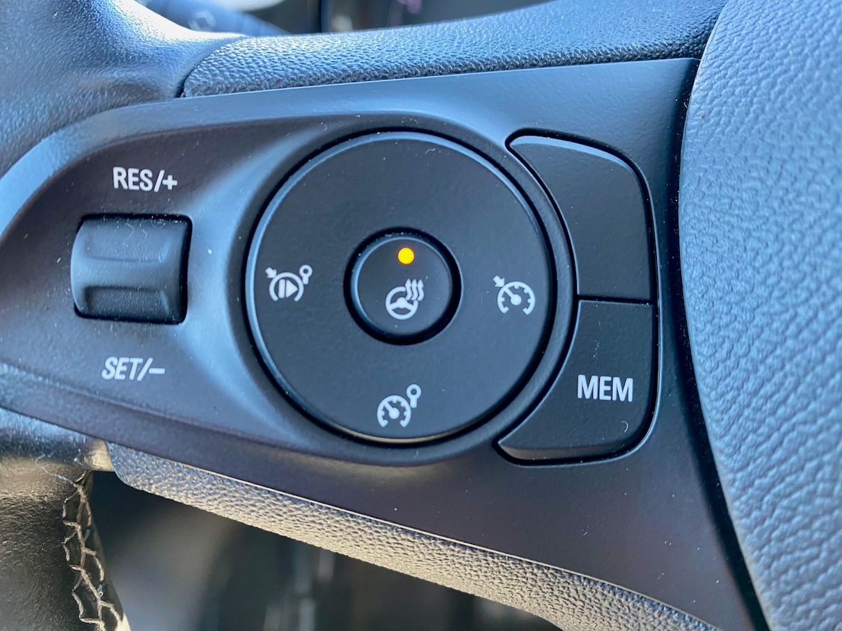 Fahrzeugabbildung Opel Corsa 1.2 Edition KLIMA SHZ GZJR NAVI CARPLAY