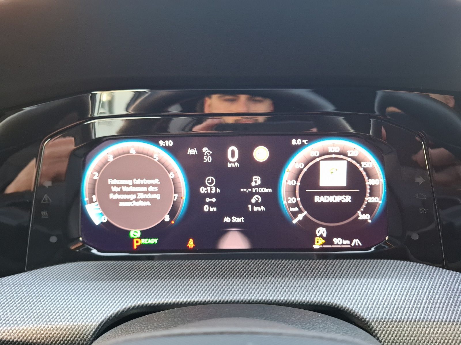 Fahrzeugabbildung Volkswagen Golf VIII Variant eTSI R-Line DSG LED AHK Navi A