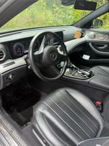 Mercedes-Benz E 400 4MATIC T AMG Line Autom. AMG Line - Mercedes-Benz E 400: Von Privat