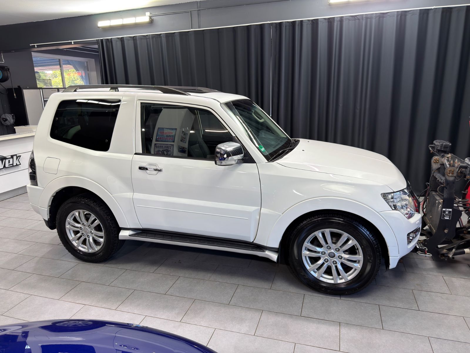 Fahrzeugabbildung Mitsubishi Pajero 3.2 DI-D Top|LEDER|NAVI|SCHNEESCHILD|BOSS