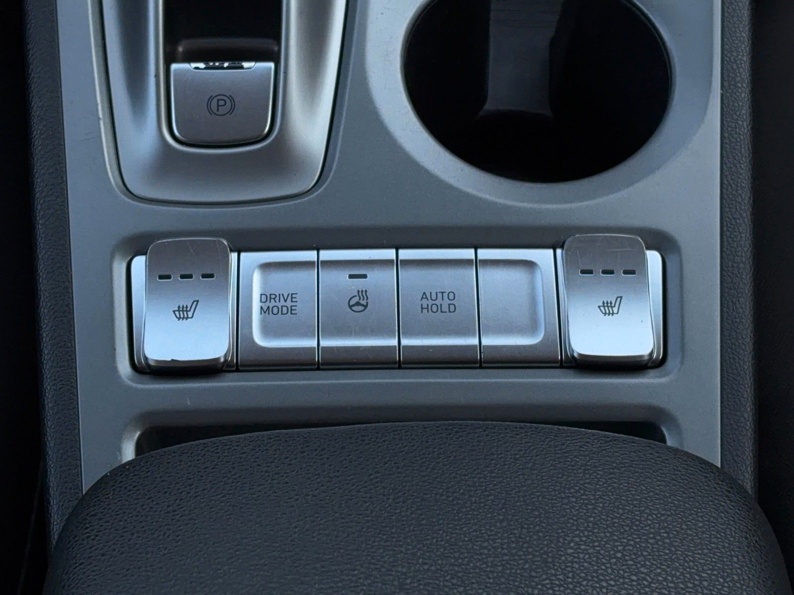 Fahrzeugabbildung Hyundai KONA E Select ACC PDC LFA LKA SHZ LHZ CarPlay