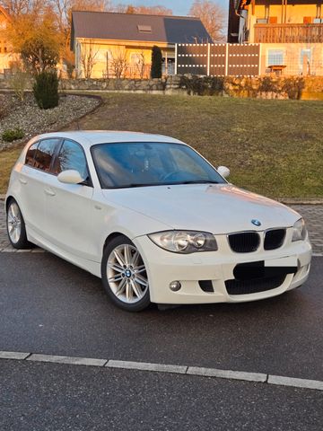 BMW 118i Baureihe 1 Lim. M-PAKET, Teilleder