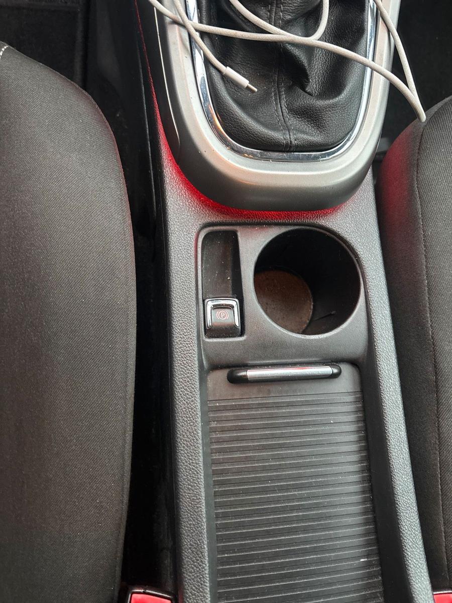 Opel Astra 2011 — photo 11