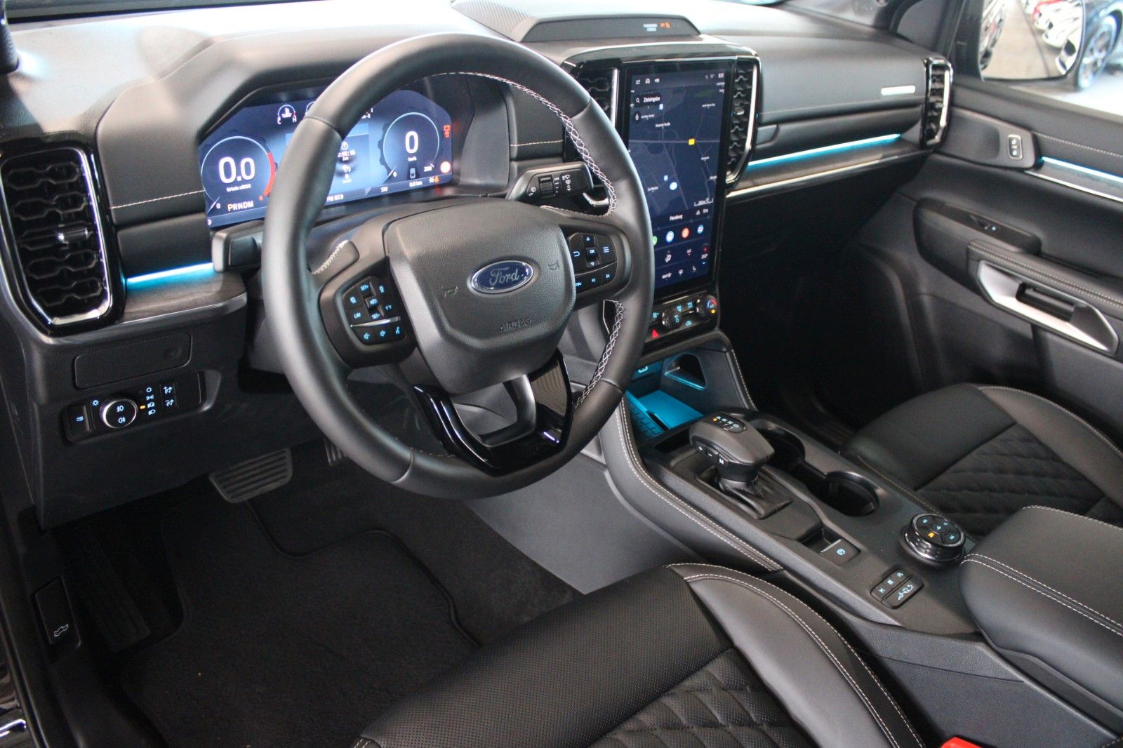 Fahrzeugabbildung Ford Ranger Platinum Automatik LEDER B&O ROLLO AHK