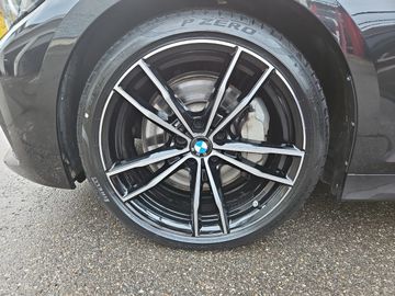 BMW 330d xDrive A M Sport DAB LED WLAN Klimaaut.