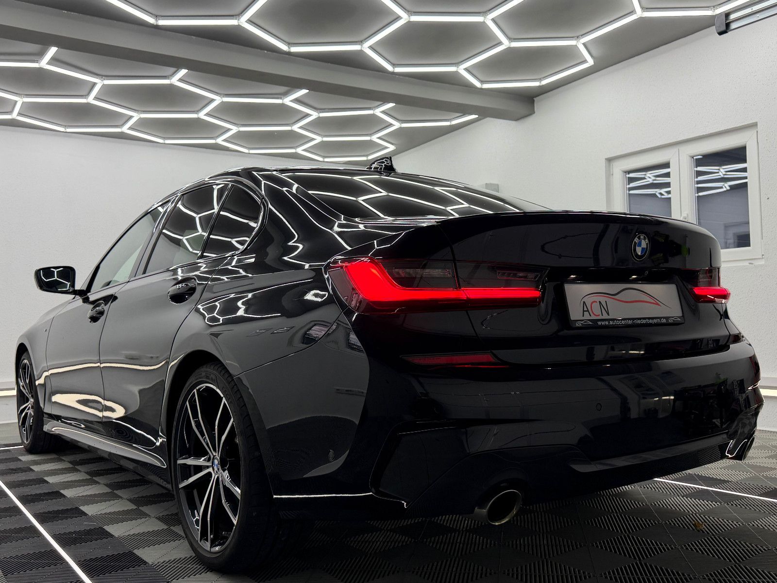 Fahrzeugabbildung BMW 330 i Lim. M SPORT/HIFI/VRTL+/DAB+/KAMERA/LASER