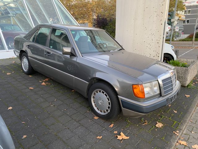 Mercedes-Benz 230 E ABS ESD gepflegter Zustand