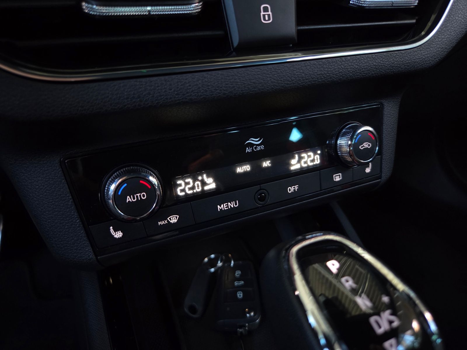 Fahrzeugabbildung SKODA KAMIQ  Monte Carlo PANO LED NAVI ALU