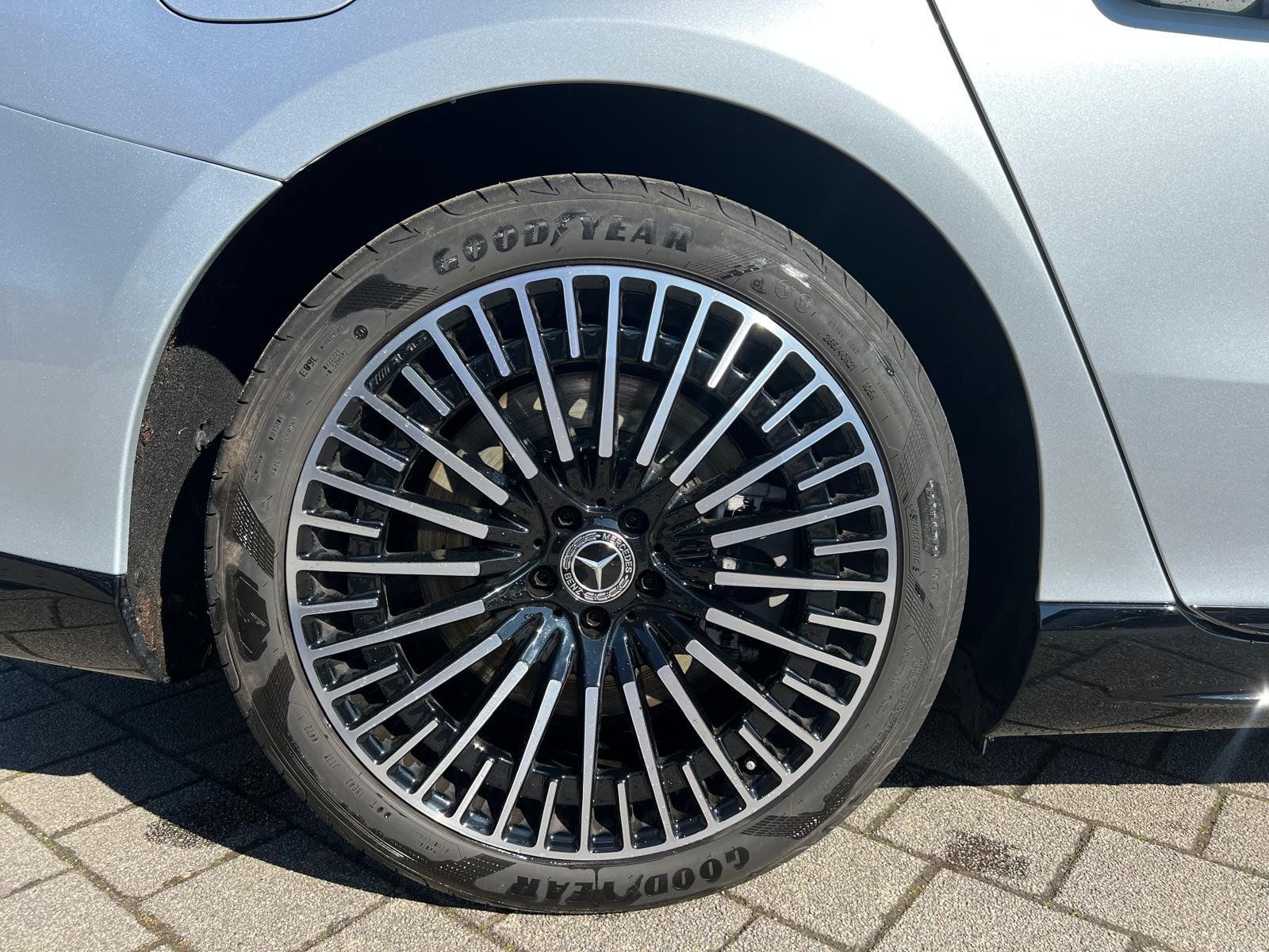 Fahrzeugabbildung Mercedes-Benz EQS 580 4M AMG Premium+ HYPER Massage HAL Carbon