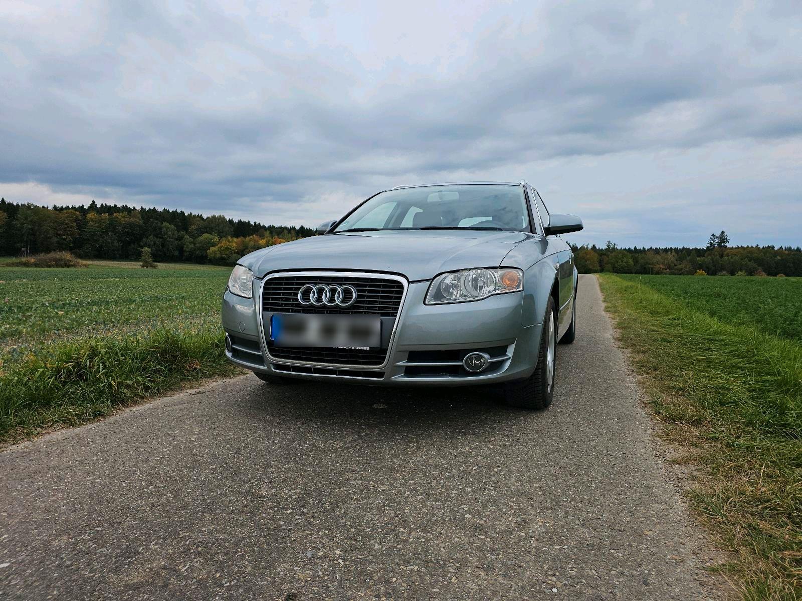 Audi A4 2006 — салон