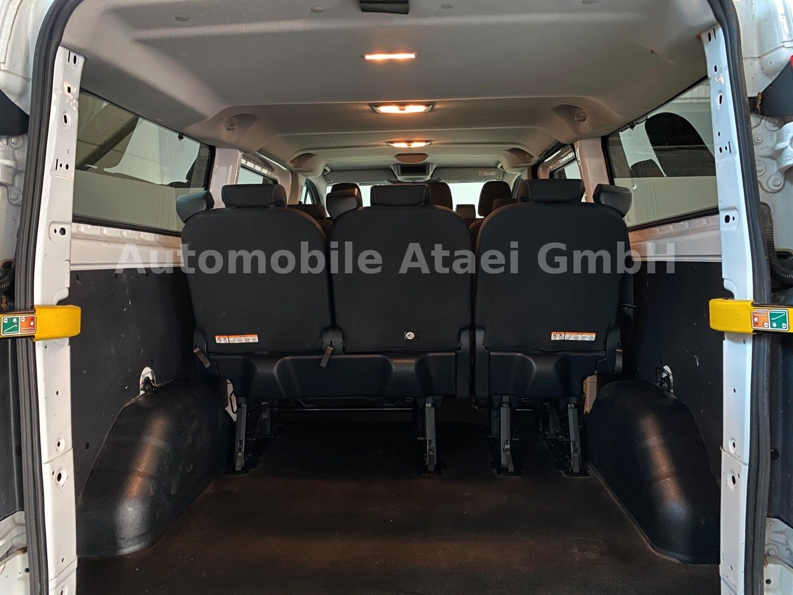 Fahrzeugabbildung Ford Transit Custom L2H1 *9-Sitzer* TEMPOMAT (1167)