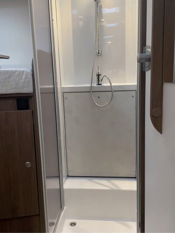 Carado T 447 PRO + Automatik OHNE HUBBETT LED Safety TV