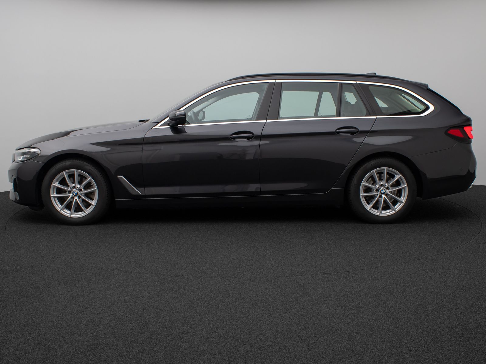 Fahrzeugabbildung BMW 520d xD Kamera HUD DAB HiFi Belüftung Leder Komf