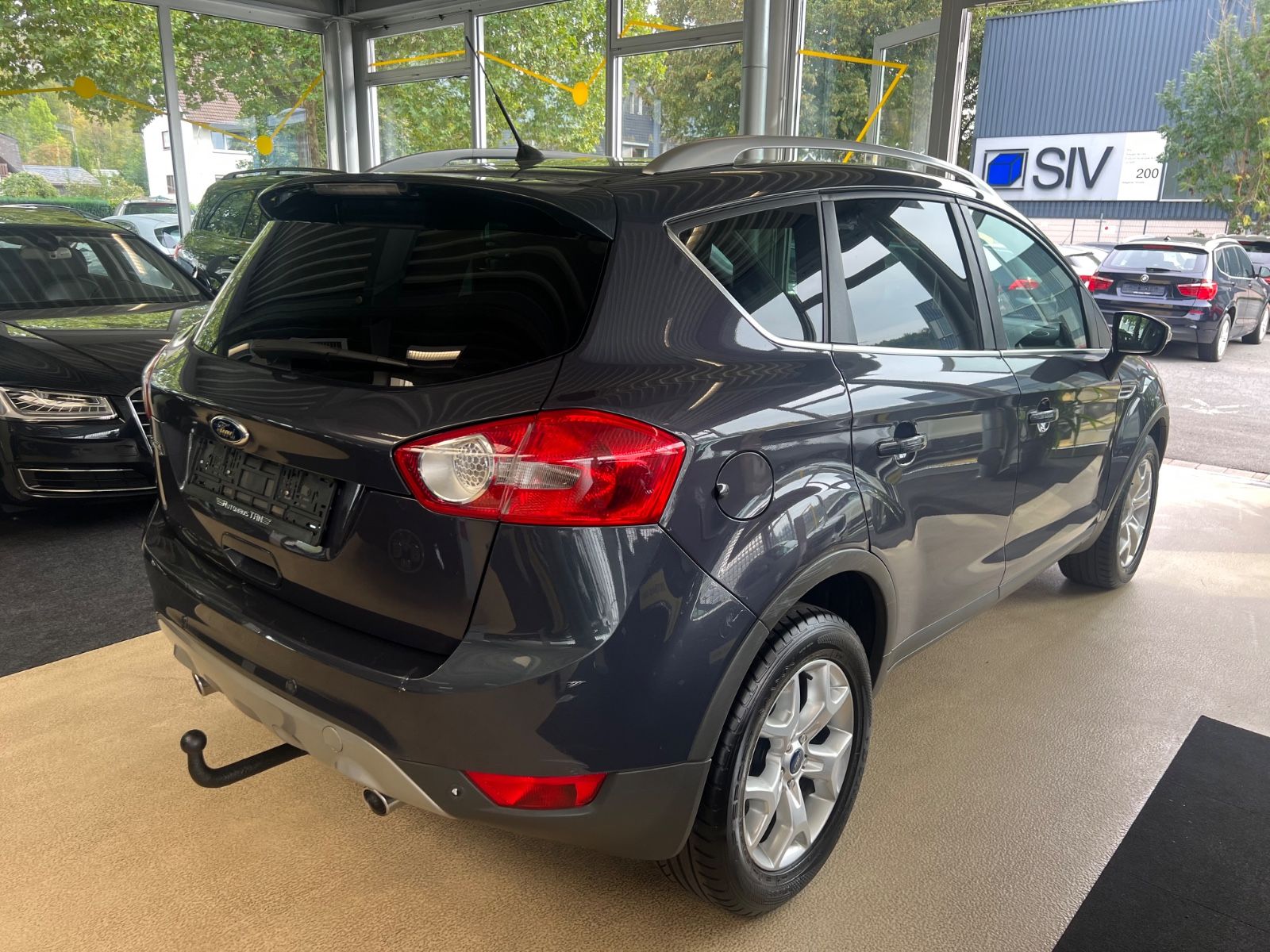 Fahrzeugabbildung Ford Kuga Champions 4x4 Edition *PANO*NAVI*
