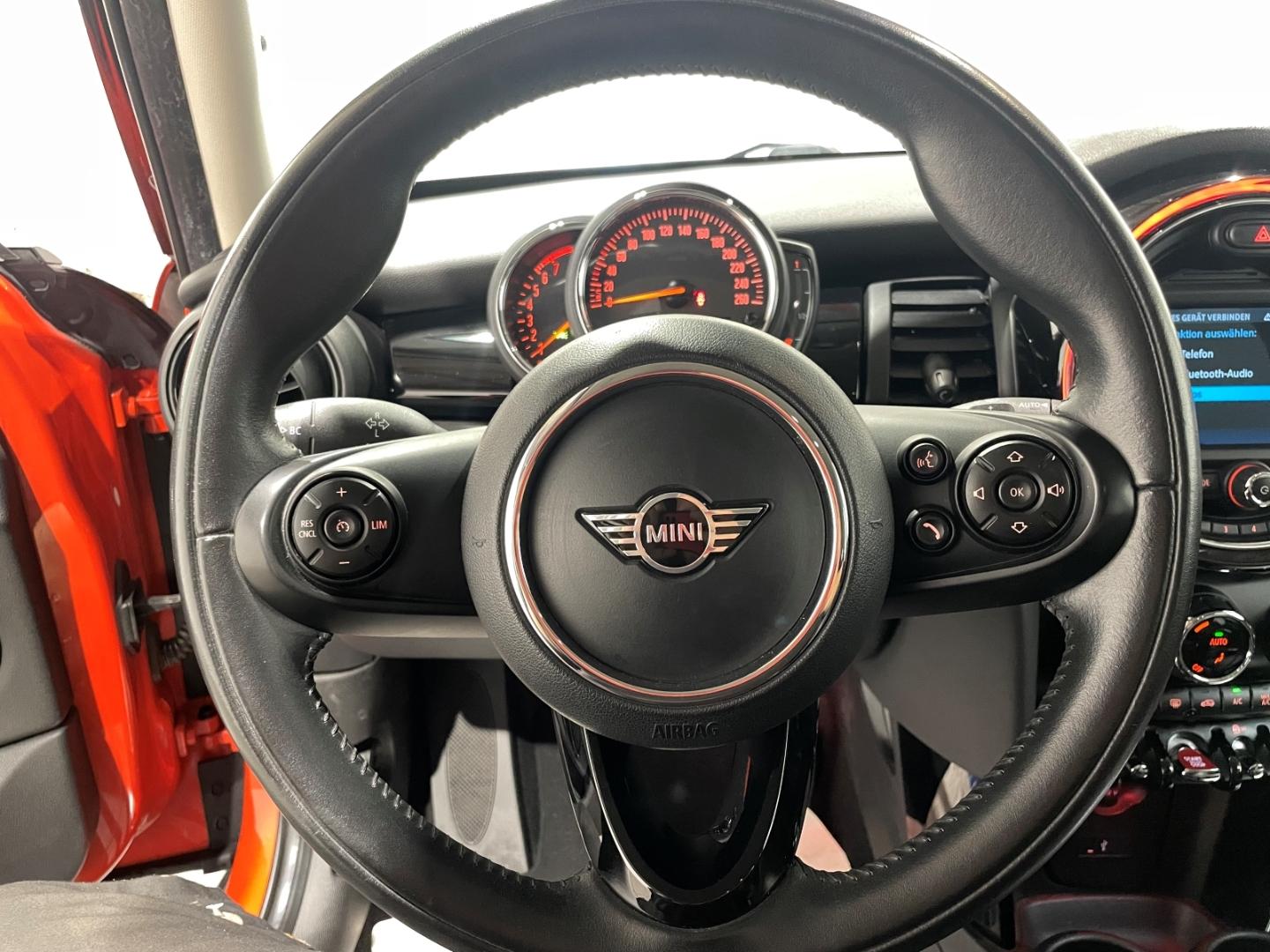 MINI Cooper Automatik LED Klima Tempomat Sitzheizung