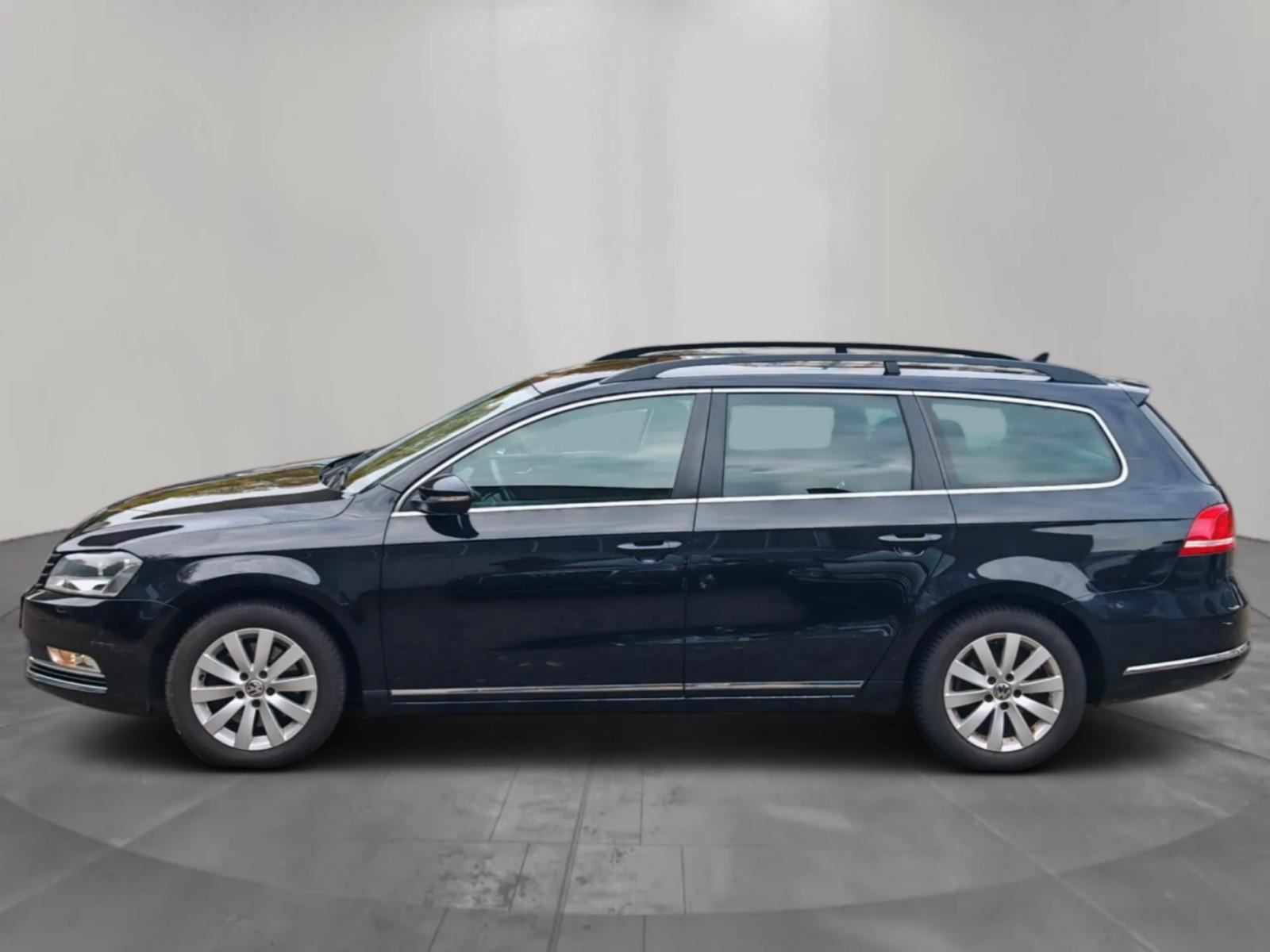 Volkswagen Passat 2014 — rear view