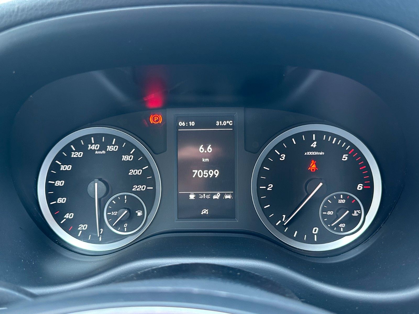 Fahrzeugabbildung Mercedes-Benz Vito 114 CDI Mixto Regal AHK Klima PARKTRONIC