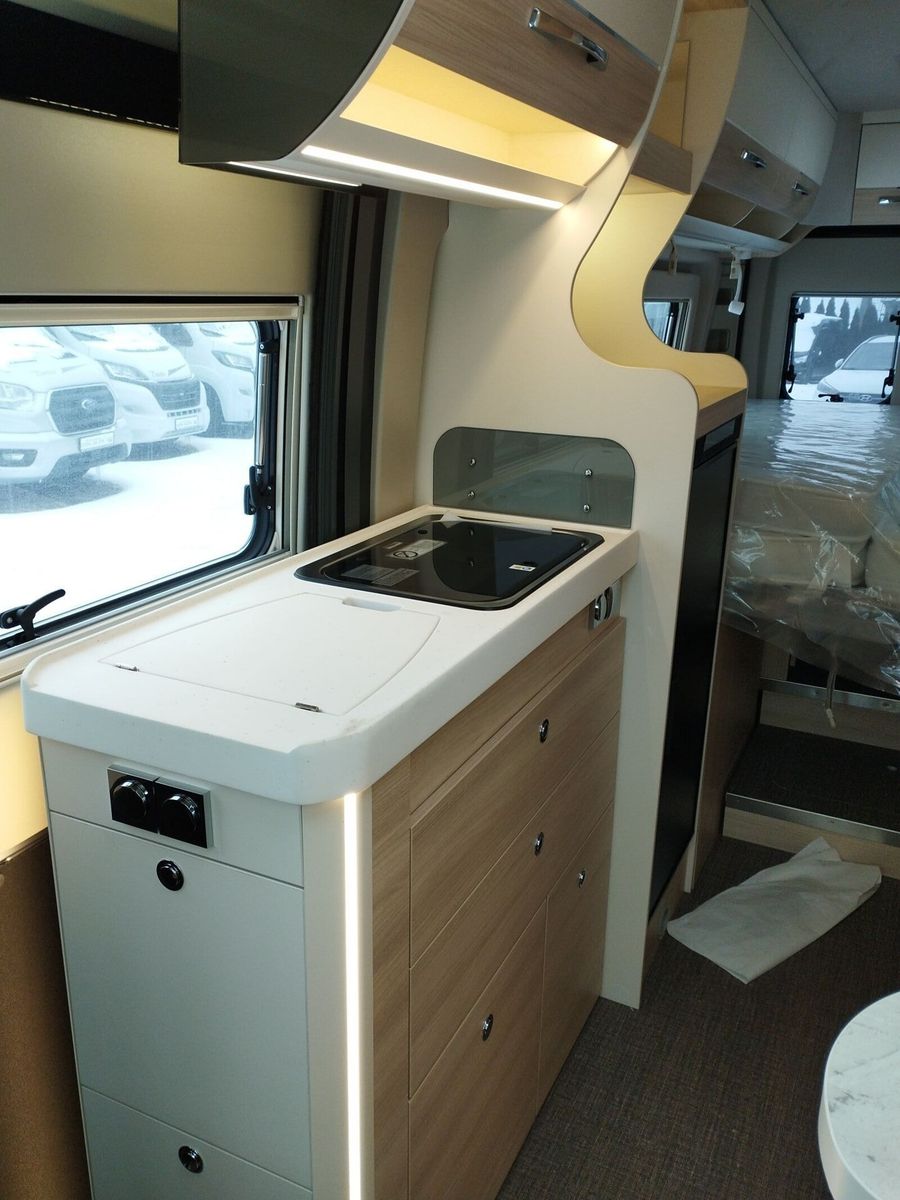 Fahrzeugabbildung Eura Mobil Van V 635 EB Captain-Chair- Sitze, Skyroof, RFK