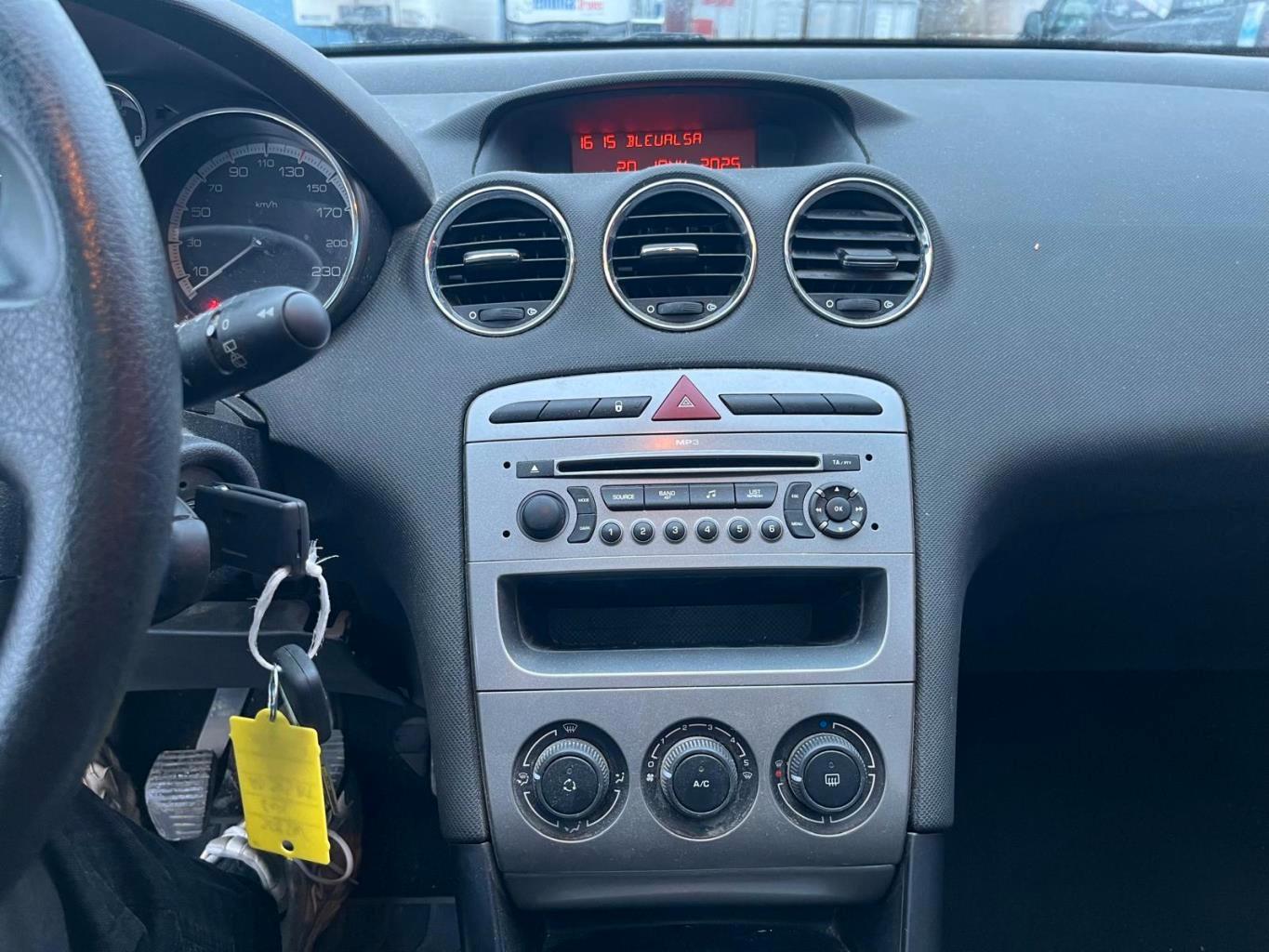 Peugeot 308 2009 — photo 8