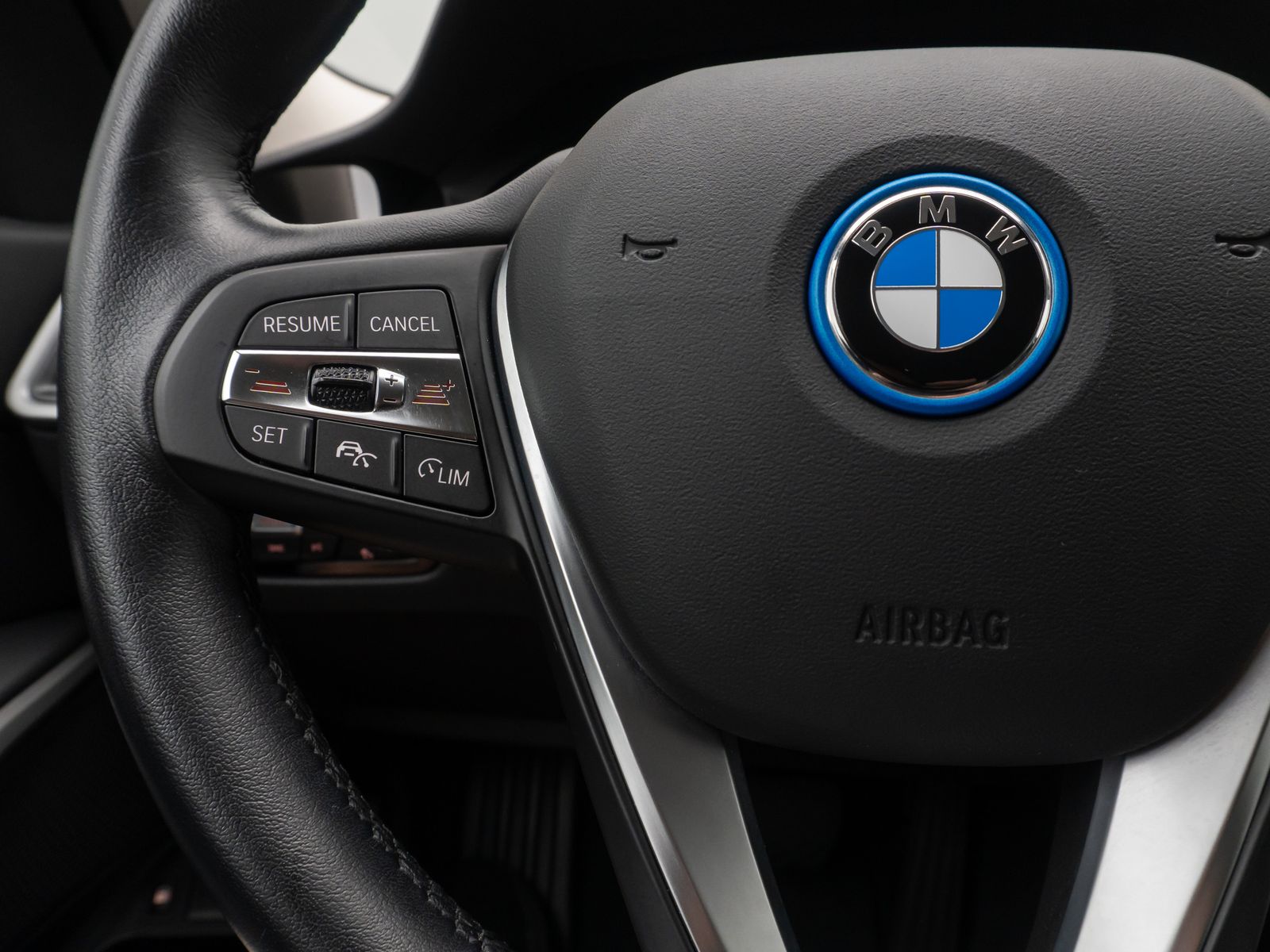 Fahrzeugabbildung BMW 320e DAB CockPitPro Lordos PDC Stop&Go Alarm LED