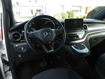 Mercedes V 220 - 10