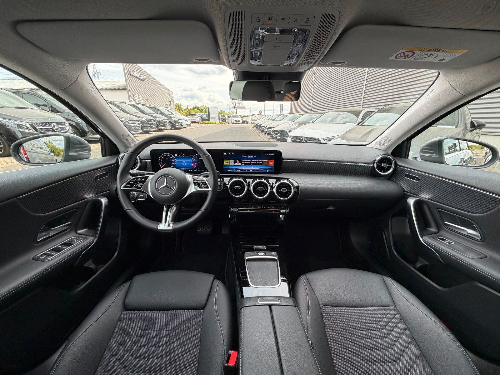 Fahrzeugabbildung Mercedes-Benz A 200 Progressive R-Kamera+LED+DAB+IHC+MBUX