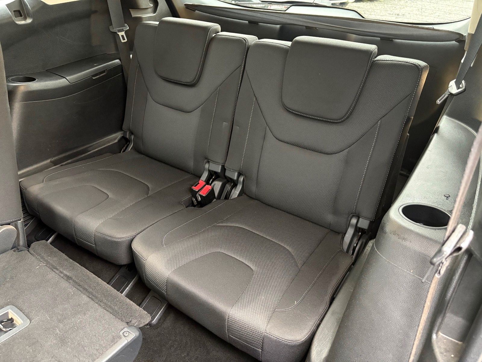 Fahrzeugabbildung Ford S-MAX 2.0 TITANIUM Aut. Navi LED 7-SITZER SPORTS