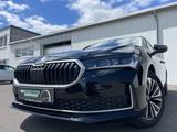 Skoda Superb Combi 2.0 TSI DSG Selection 238€ m.20% An - Skoda Superb mit Benzin-Antrieb: Allradantrieb, Kombi